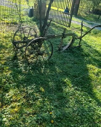 aratro antico da giardino