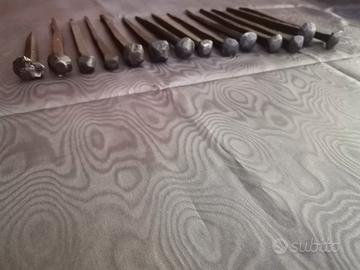 CHIODI ANTICHI TESTA QUADRATA e RETTANGOLARE