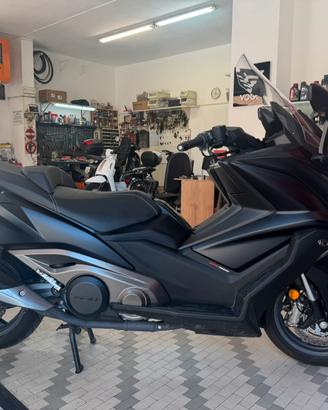 Kymco ak 550