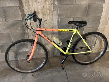 Bicicletta usata, ruota anteriore da riparare