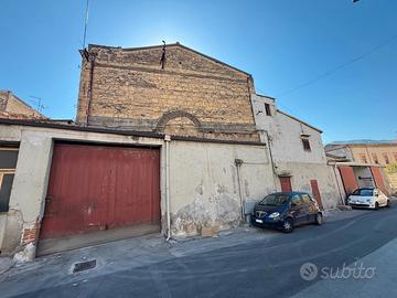 Locale in Via Decollati 2/B