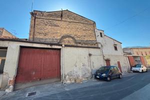 Locale in Via Decollati 2/B