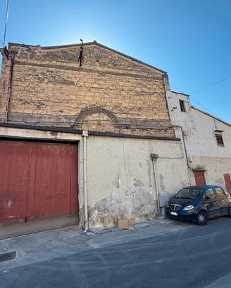 Locale in Via Decollati 2/B