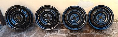 4 cerchi R15 come nuovi per Toyota Yaris e simili