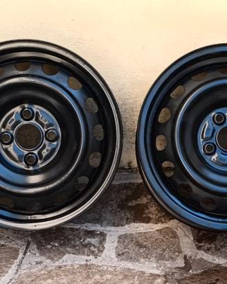 4 cerchi R15 come nuovi per Toyota Yaris e simili
