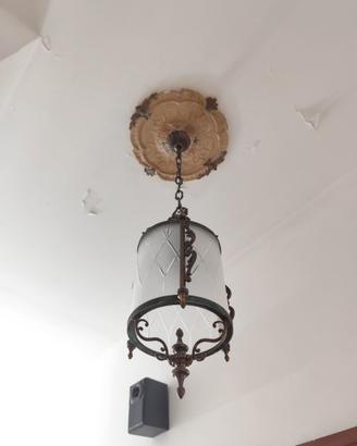 Coppia di lampadari in vetro e ottone