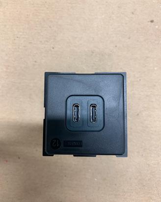 BTicino Living Now caricatore USB K4293CC 30W