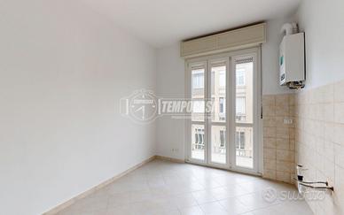 BILOCALE LIBERO SUBITO CON BOX AUTO!