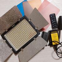Luce LED Yongnuo YN300 II con filtri
