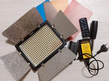Luce LED Yongnuo YN300 II con filtri