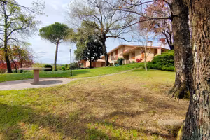 Villa di 616 m² con più di 5 locali e box auto dop