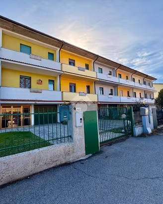 VILLA A SCHIERA A CARAVAGGIO