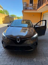 RENAULT CLIO V HYBRID – CAMBIO AUTOMATICO