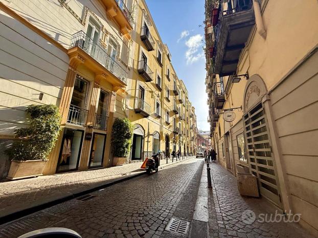 NEGOZIO A NAPOLI
