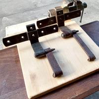 Antiche staffe-cerniere in ferro battuto