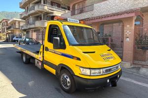 Iveco Carroattrezzi scarrabile 35c12 patente B