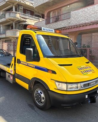 Iveco Carroattrezzi scarrabile 35c12 patente B