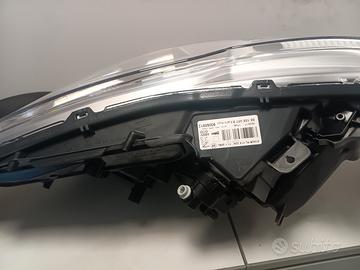 faro anteriore sinistro peugeot 208