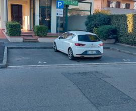 In strada di alto passaggio e zona molto popolosa