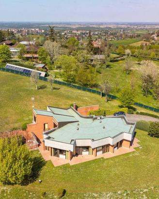 Villa di 300 m² con 5 locali e box auto doppio a V