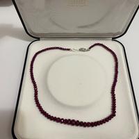 Collier in radice di rubino e oro bianco 750