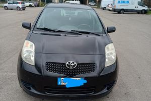 auto toyota yaris 