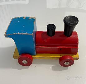 Vecchia locomotiva di trenino in legno vintage