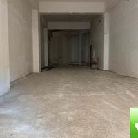 Locale Commerciale Categoria C1 Centro 75 Mq