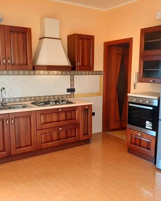 STANZE SINGOLE e/o DOPPIE, 250 M2, VIA ORETO NUOVA