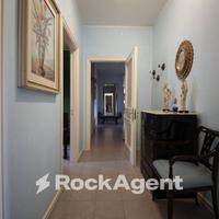 PREGIATO STABILE/VILLA IN ZONA TRANQUILLA, COPERTI