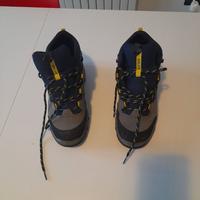 Scarponcini da montagna per ragazzi