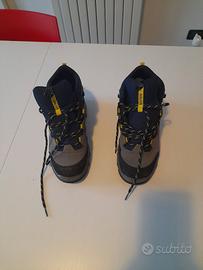 Scarponcini da montagna per ragazzi