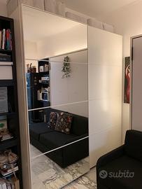 Armadio con ante scorrevoli