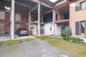 RUSTICO CON TERRENO AGRICOLO