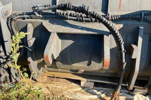 B46 - Benna mordente 160 cm per pala gommata