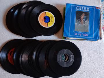 46 Dischi in Vinile da 45 Giri 