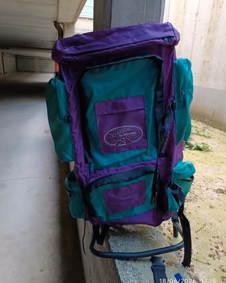 zaino da trekking con struttura 
