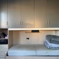 Struttura letto doppio con armadio a ponte