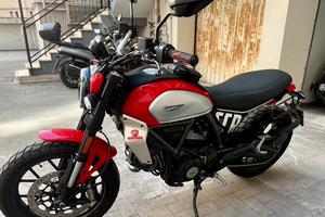 La mia “iconica” Ducati scrambler 800
