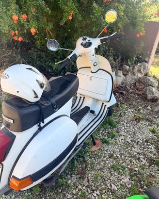 Vespa P200E
