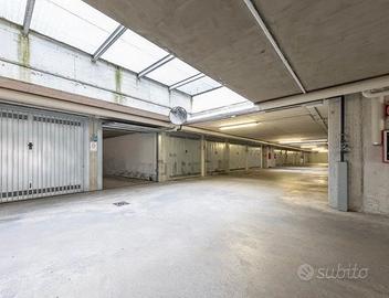 Posto moto in box privato ad uso rimessa