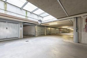 Posto moto in box privato ad uso rimessa