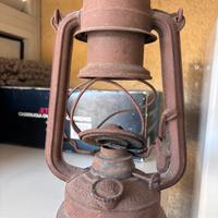 Lanterna antica in metallo