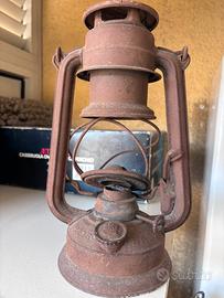 Lanterna antica in metallo