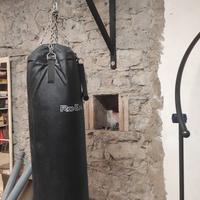 Sacco da boxe professionale 60 kg in pelle con sta