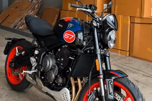 TRIUMPH TRIDENT 660  Triple Tribute Edition