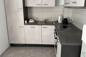 ZONA PELLERINA IN CORSO LECCE : 400 EURO