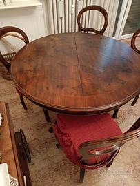 tavolo rotondo allungabile classico con sedie