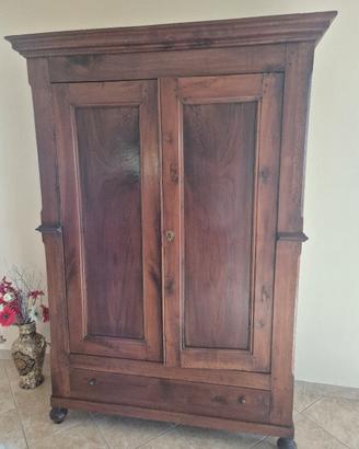 Mobile antico in noce