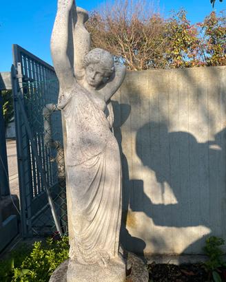 Statua fontana da giardino